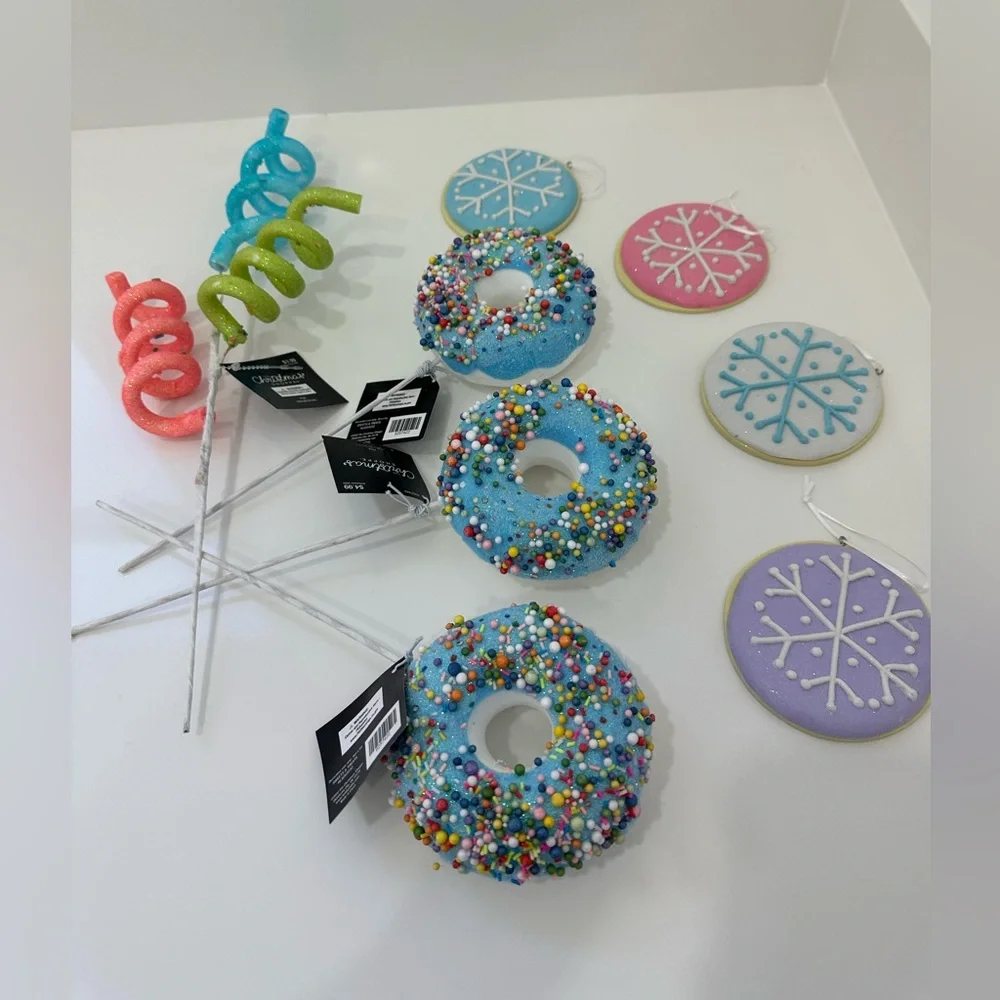 🌸NEW 8 Pieces Colorful Donut Christmas Ornaments Picks